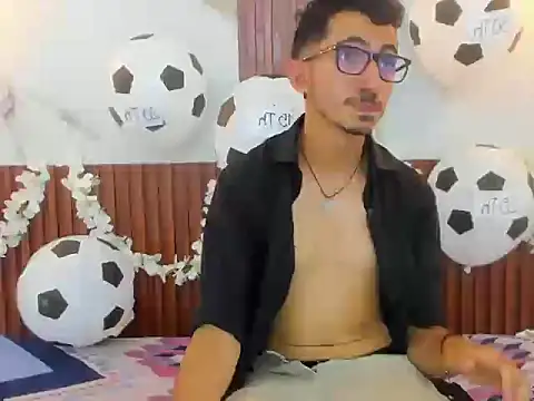DylanAnderson1 online show from June 10, 8:31 pm