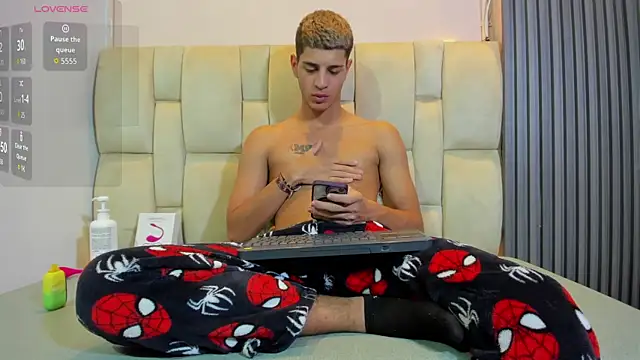 Tyler Noir online show from July 2, 3:45 am