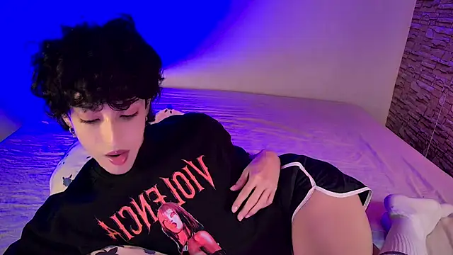 xFemboyToy online show from June 28, 1:33 am