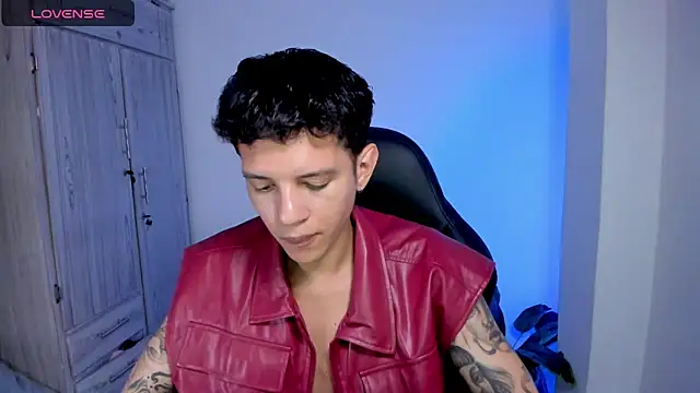 tylerrnova online show from June 18, 4:25 am