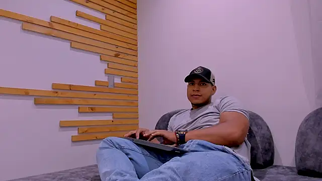 Maximo montana online show from July 29, 1:04 am