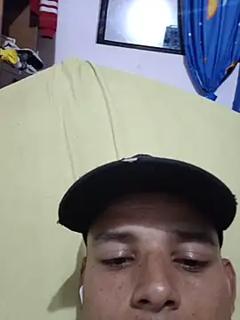 davidflz95 online show from July 14, 2:16 am