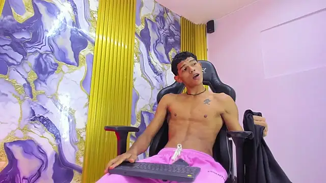 sex boy33  online show from July 12, 4:25 am