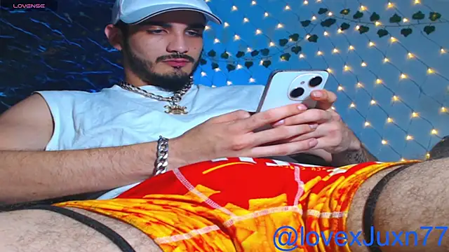 LovexJuxn77 online show from July 18, 11:32 pm