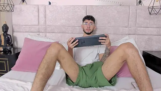 MatteoLaurent online show from July 26, 9:23 pm