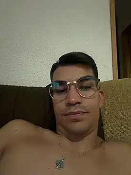 manuelgonzalez2204 online show from August 3, 8:48 pm