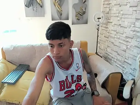 cristian dosantos online show from July 28, 3:21 pm