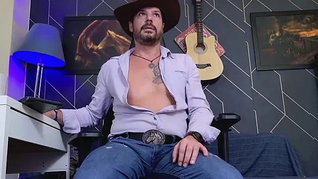 ChrisKox online show from November 17, 8:17 am