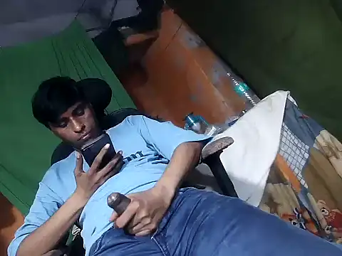 Snapshot of desiboy1101 chatting on October 31, 2:09 pm desiboy1101 online show from October 31, 2:09 pm