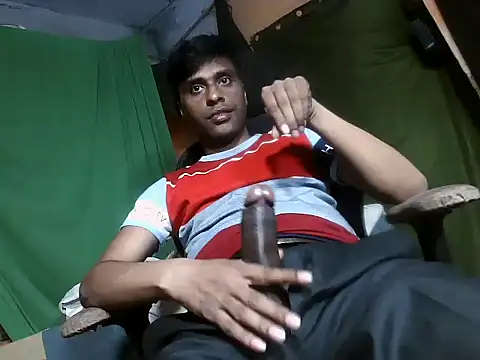 Snapshot of desiboy1101 chatting on October 25, 1:46 pm desiboy1101 online show from October 25, 1:46 pm