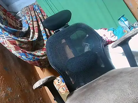 Snapshot of desiboy1101 chatting on March 19, 3:30 am desiboy1101 online show from March 19, 3:30 am