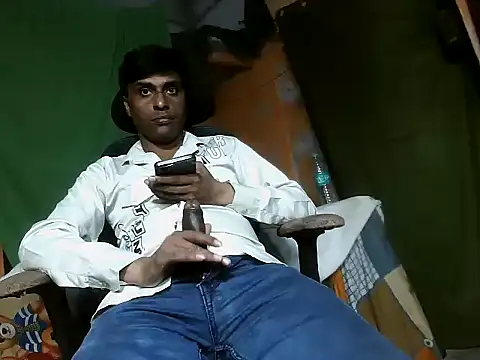 Snapshot of desiboy1101 chatting on October 28, 1:57 pm desiboy1101 online show from October 28, 1:57 pm