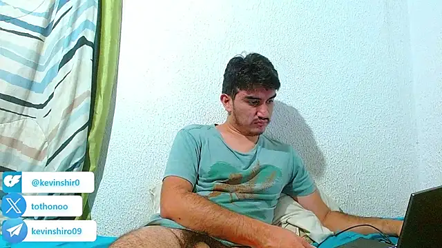 Snapshot of biglatin80 chatting on March 12, 4:51 am biglatin80 online show from March 12, 4:51 am