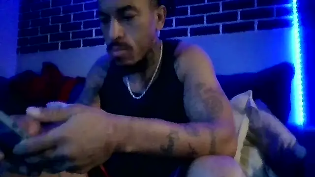 Snapshot of BigWayneBabyXXX chatting on October 27, 1:35 pm BigWayneBabyXXX online show from October 27, 1:35 pm