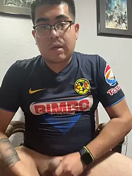 Snapshot of Moisesgtz04 chatting on January 16, 10:02 pm Moisesgtz04 online show from January 16, 10:02 pm