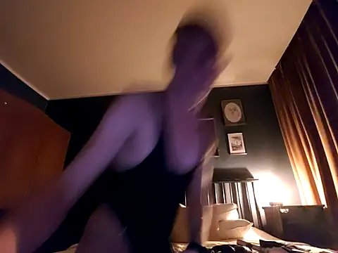 malpka25 online show from October 21, 7:17 pm