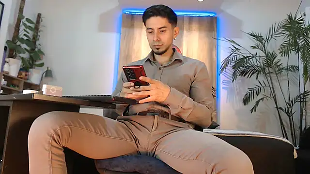 Andrew 4  online show from July 25, 2:52 am