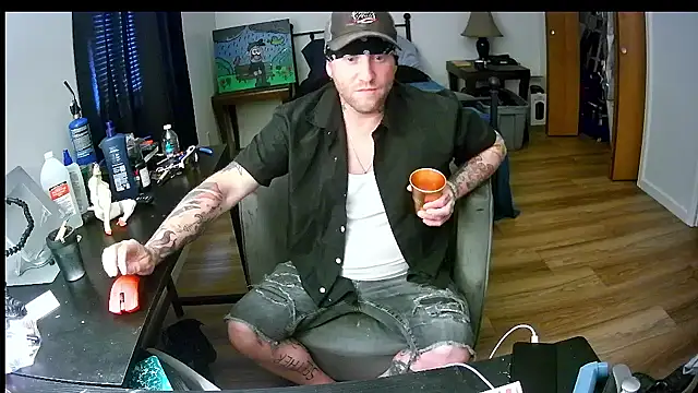 Livingpuddle online show from July 28, 2:46 pm