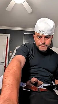 gardy8585 online show from April 1, 9:01 pm