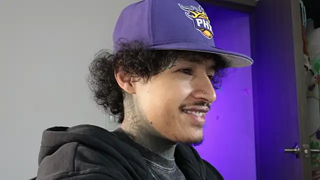 trieone online show from April 18, 12:56 am