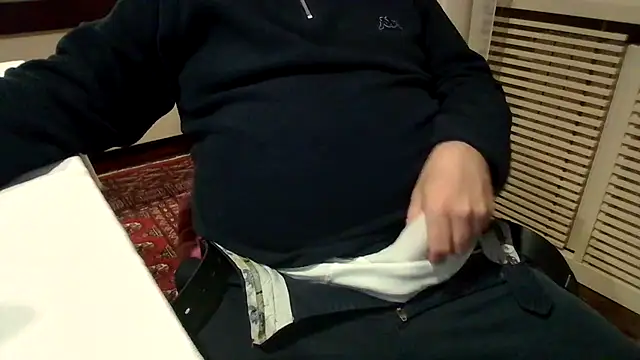 polloiw online show from April 8, 8:50 pm