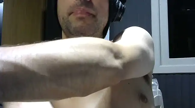 gauchors20 online show from March 12, 2:52 am