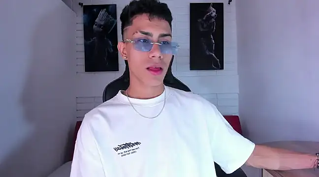 Snapshot of AlanNaughty chatting on December 26, 8:11 pm AlanNaughty online show from December 26, 8:11 pm