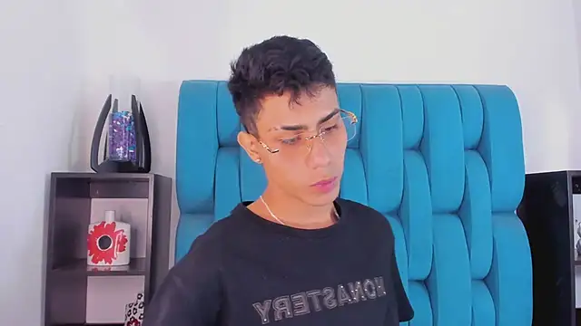 Snapshot of AlanNaughty chatting on January 10, 8:26 pm AlanNaughty online show from January 10, 8:26 pm