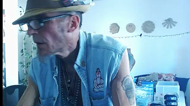 Snapshot of mycock2474u chatting on March 2, 7:41 pm mycock2474u online show from March 2, 7:41 pm