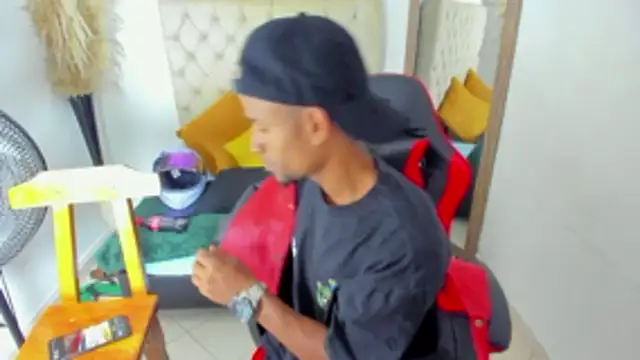 anhtony wayans online show from April 7, 12:21 am