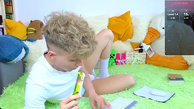 LandelRay online show from April 2, 8:44 am