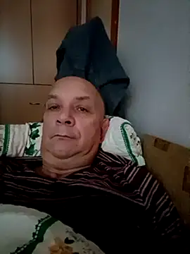 Snapshot of bigcock_marusz chatting on December 15, 8:19 am bigcock marusz online show from December 15, 8:19 am