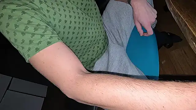 -luckybong- online show from December 13, 10:02 pm