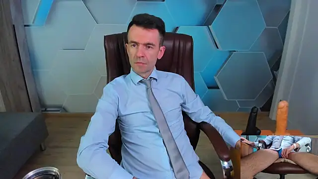 SteveTiger online show from April 19, 3:28 am