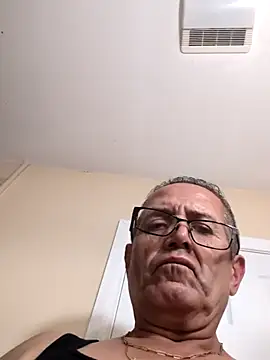 Snapshot of bobby69cock chatting on October 20, 5:00 am bobby69cock online show from October 20, 5:00 am