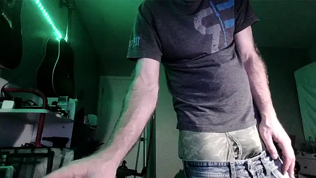 Snapshot of Anix888 chatting on October 9, 7:24 am Anix888 online show from October 9, 7:24 am