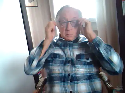 Snapshot of johnjohn622662 chatting on February 21, 11:22 am johnjohn622662 online show from February 21, 11:22 am