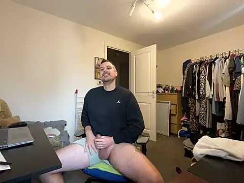 Snapshot of Kramer023 chatting on February 17, 1:53 pm Kramer023 online show from February 17, 1:53 pm