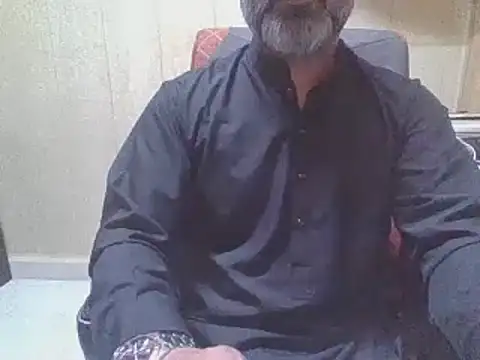 hairymaster95 online show from April 16, 4:23 am