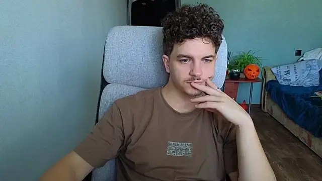 Remy Miles online show from November 18, 9:57 am