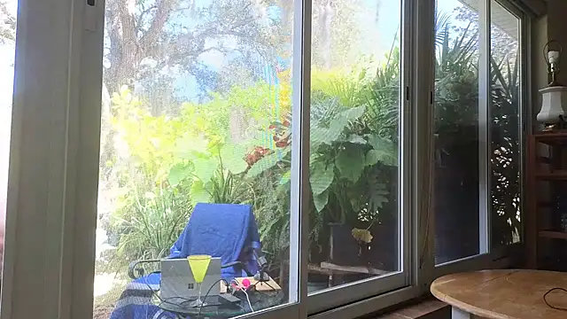 Snapshot of eliberator1777 chatting on February 12, 5:58 pm eliberator1777 online show from February 12, 5:58 pm