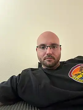 Fuzzyfuzbear online show from May 12, 8:39 pm