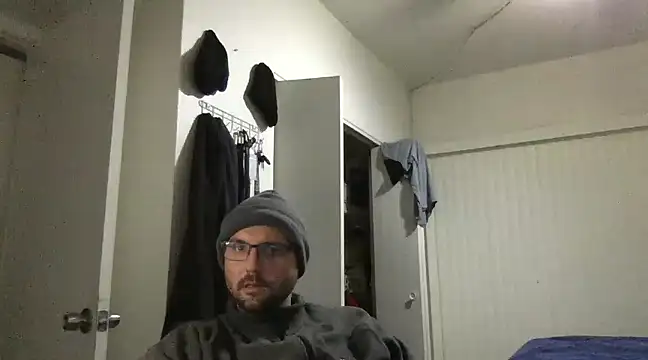 Fuzzyfuzbear online show from January 31, 2:15 am
