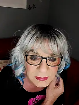 juniperberi29 online show from November 21, 11:15 pm