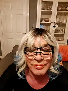 juniperberi29 online show from October 25, 9:49 pm