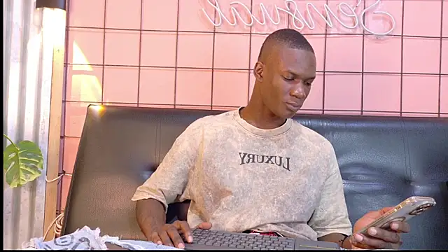 Snapshot of martin_killer chatting on October 17, 1:42 am martin killer online show from October 17, 1:42 am