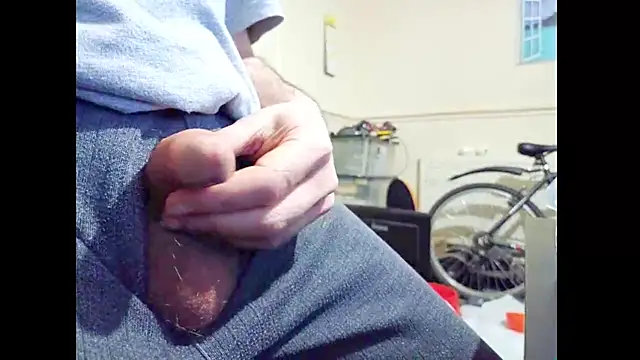 hairyuncut00 online show from March 2, 3:08 pm