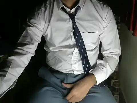 aloneboy1996 online show from December 18, 6:15 pm