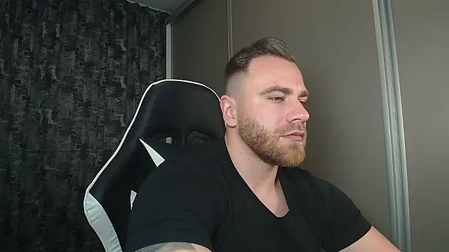 Thori92 online show from December 3, 7:33 pm