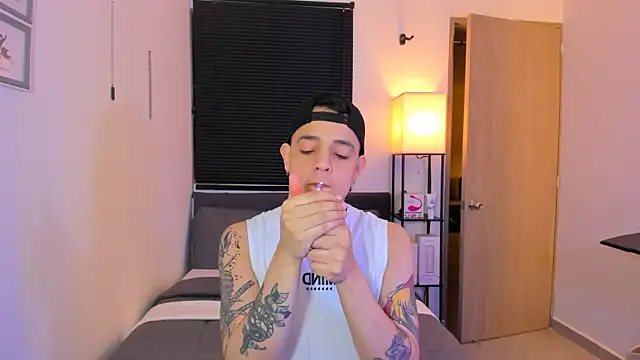 alejandro calderon1 online show from April 12, 5:31 am